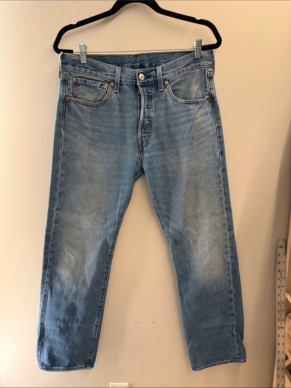 Men’s Levi's 501 Relaxed Fit Light Blue Men's Jeans size 31 x 30